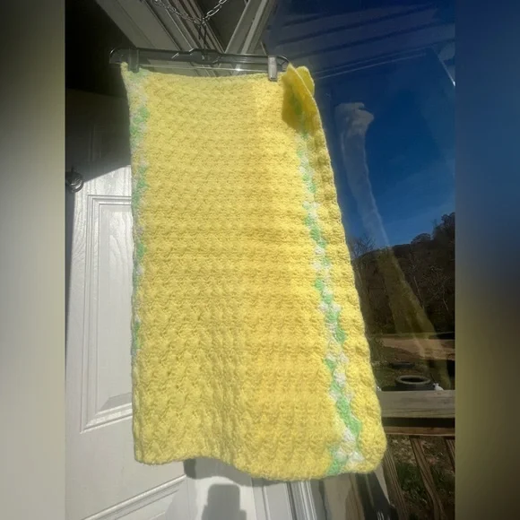 Vintage 70s Handmade crochet baby blanket knit pastel yellow green white 23x30 - Picture 4 of 9